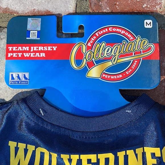 U Of Michigan Wolverines Dog Jersey NWT Sz Med *ALL proceeds go to animals* ❤️ - Picture 2 of 5